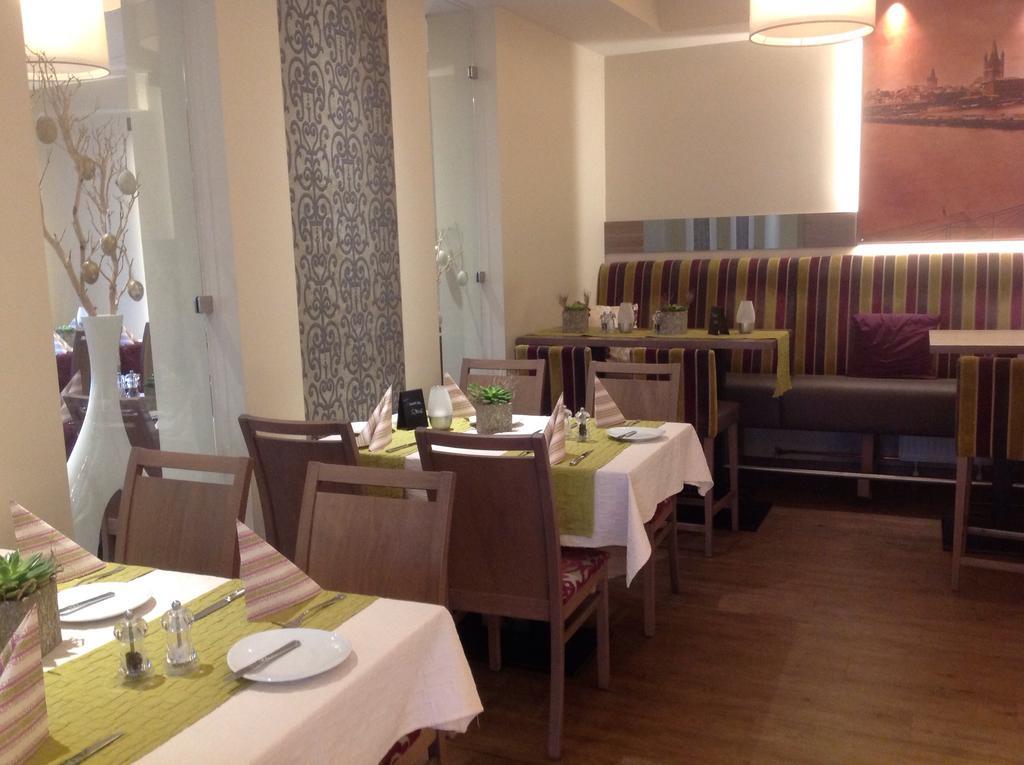 Hotel Restaurant Haus Odendahl Cologne Exterior photo